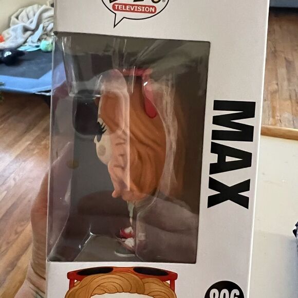 Funko Pop Stranger Things MAX Mayfield Vinyl Figure - Picture 4 of 7